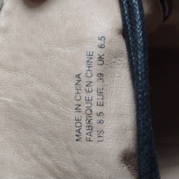 Shelly's London Boots - Picture 3 of 6